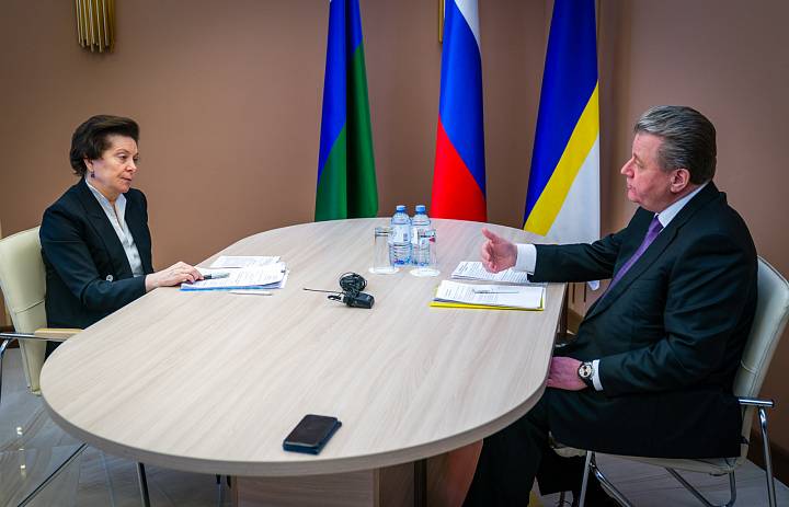 Губернатор Югры Наталья Комарова провела рабочую встречу с Василием Тихоновым
