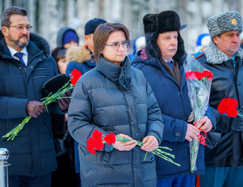 Cостоялась церемония возложения цветов к Вечному огню в честь 80-летия разгрома советскими войсками немецко-фашистских войск в Сталинградской битве